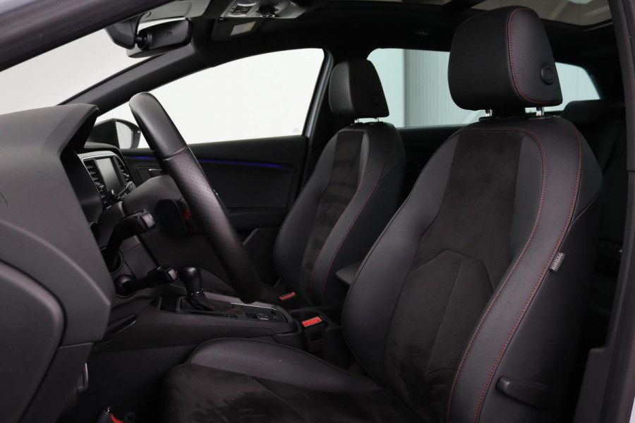 Seat Leon 1.5 TSI FR Ultimate Edition Black | Panoramadak | Stoelverwarming | BEATS Pack | Carplay | Adaptive cruise | Navigatie | Keyless | Full LED