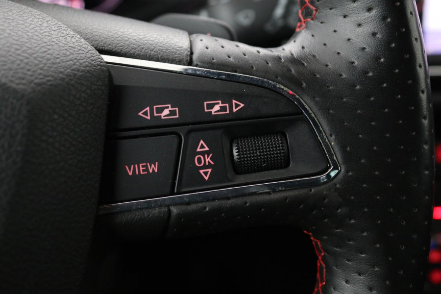 Seat Leon 1.5 TSI FR Ultimate Edition Black | Panoramadak | Stoelverwarming | BEATS Pack | Carplay | Adaptive cruise | Navigatie | Keyless | Full LED