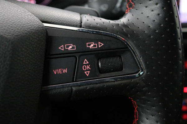Seat Leon 1.5 TSI FR Ultimate Edition Black | Panoramadak | Stoelverwarming | BEATS Pack | Carplay | Adaptive cruise | Navigatie | Keyless | Full LED