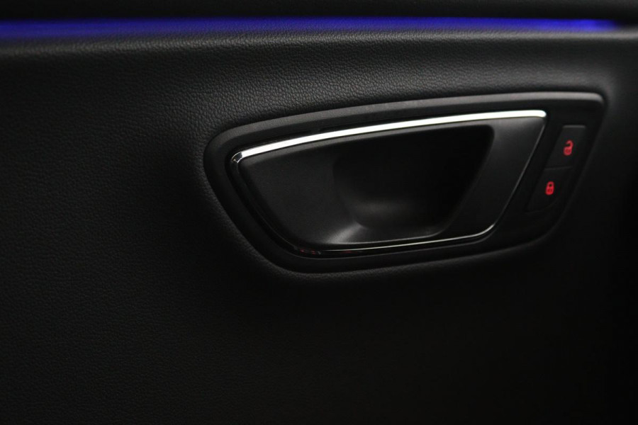 Seat Leon 1.5 TSI FR Ultimate Edition Black | Panoramadak | Stoelverwarming | BEATS Pack | Carplay | Adaptive cruise | Navigatie | Keyless | Full LED