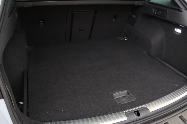 Seat Leon 1.5 TSI FR Ultimate Edition Black | Panoramadak | Stoelverwarming | BEATS Pack | Carplay | Adaptive cruise | Navigatie | Keyless | Full LED
