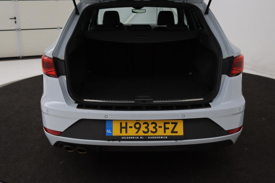 Seat Leon 1.5 TSI FR Ultimate Edition Black | Panoramadak | Stoelverwarming | BEATS Pack | Carplay | Adaptive cruise | Navigatie | Keyless | Full LED