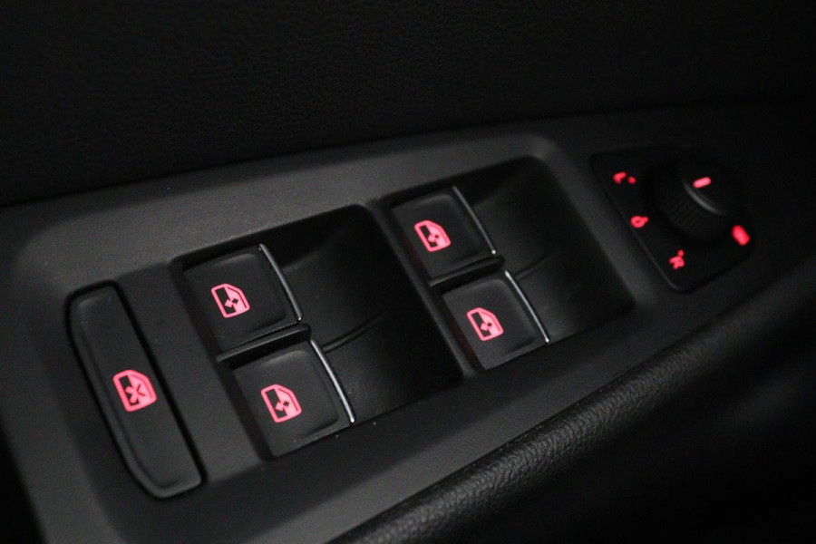 Seat Leon 1.5 TSI FR Ultimate Edition Black | Panoramadak | Stoelverwarming | BEATS Pack | Carplay | Adaptive cruise | Navigatie | Keyless | Full LED