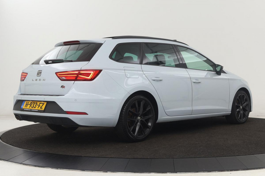 Seat Leon 1.5 TSI FR Ultimate Edition Black | Panoramadak | Stoelverwarming | BEATS Pack | Carplay | Adaptive cruise | Navigatie | Keyless | Full LED