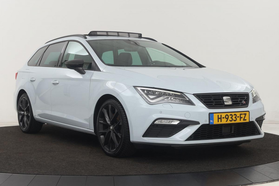 Seat Leon 1.5 TSI FR Ultimate Edition Black | Panoramadak | Stoelverwarming | BEATS Pack | Carplay | Adaptive cruise | Navigatie | Keyless | Full LED