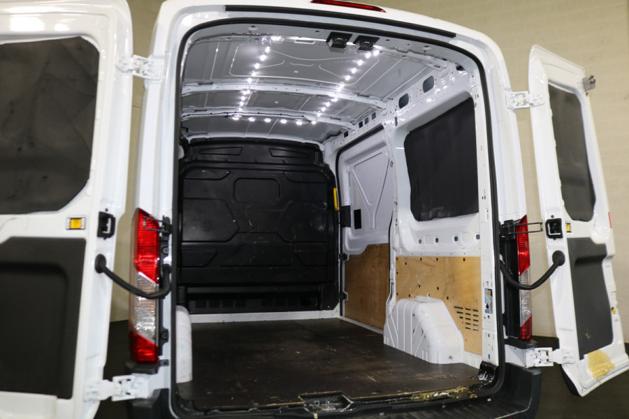 Ford Transit 2.0 TDCI 130pk L2 H2 Trend Airco Navigatie 2.8T Trekhaak
