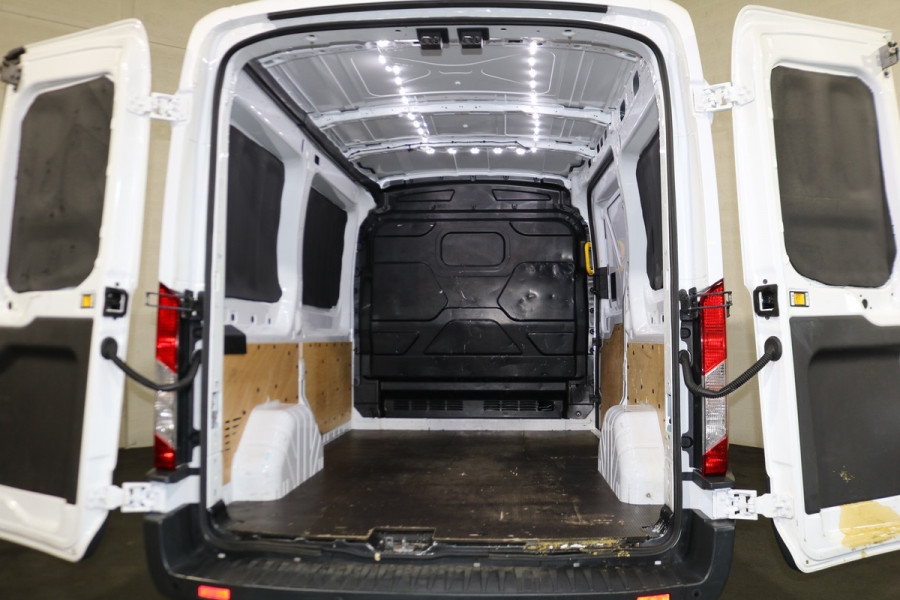 Ford Transit 2.0 TDCI 130pk L2 H2 Trend Airco Navigatie 2.8T Trekhaak
