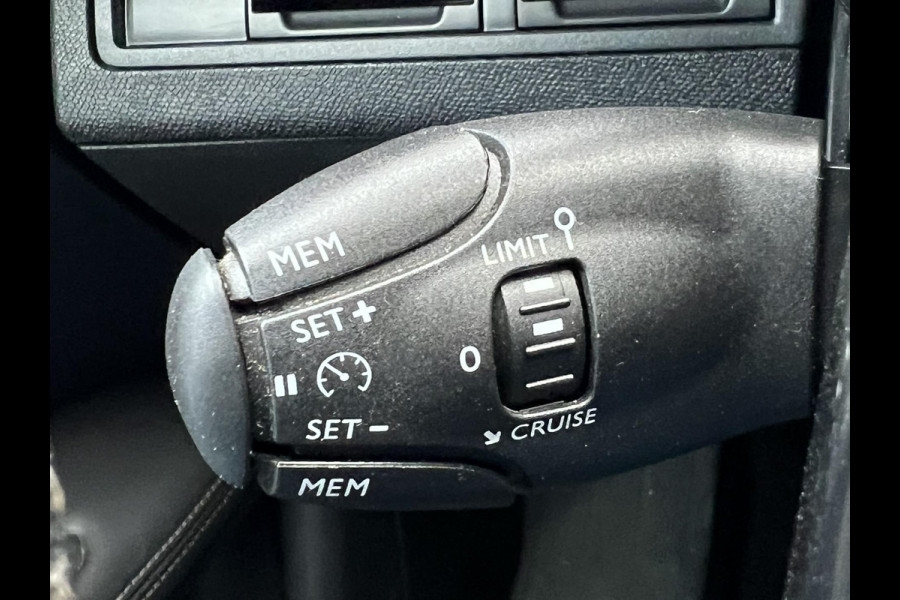 Peugeot 3008 1.2 PureTech Allure Led verl Panoramadak Apple Carplay Navigatie Achteruitrijcamera Cruise control Automaat