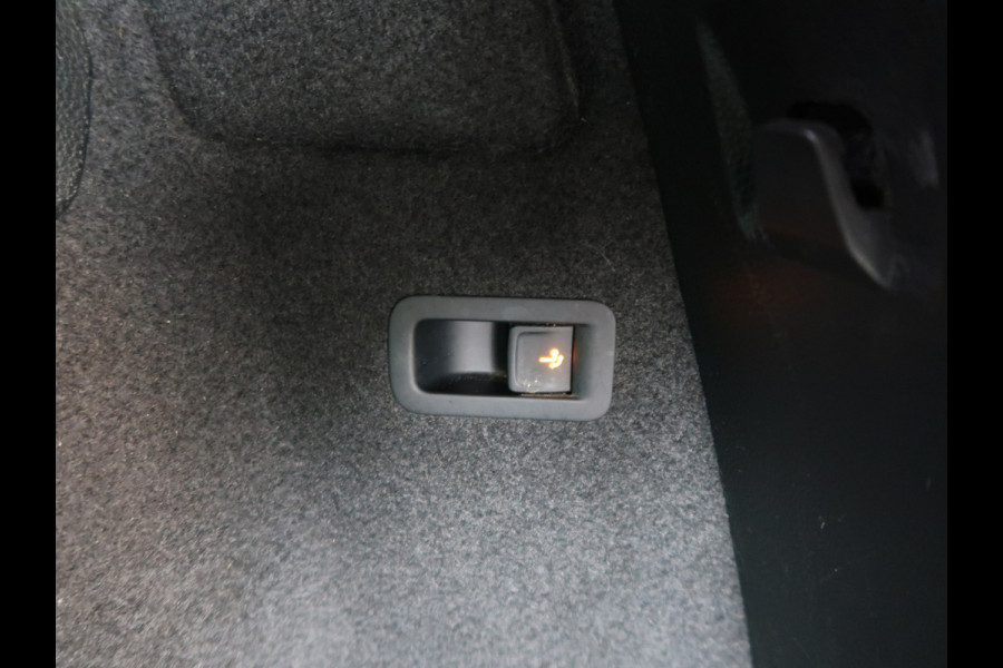 Škoda Karoq 1.5 TSI 150PK DSG Sportline Business SCHUIFDAK/ADAPT.CRUISE/TREHK.WEGKLAPBAAR/WINTERPACK