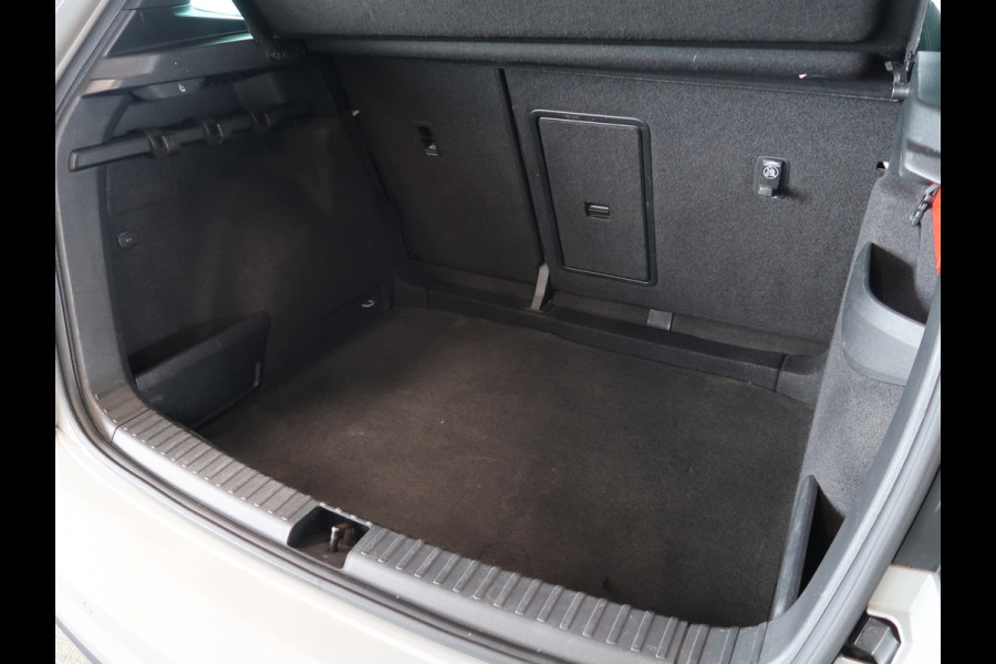 Škoda Karoq 1.5 TSI 150PK DSG Sportline Business SCHUIFDAK/ADAPT.CRUISE/TREHK.WEGKLAPBAAR/WINTERPACK