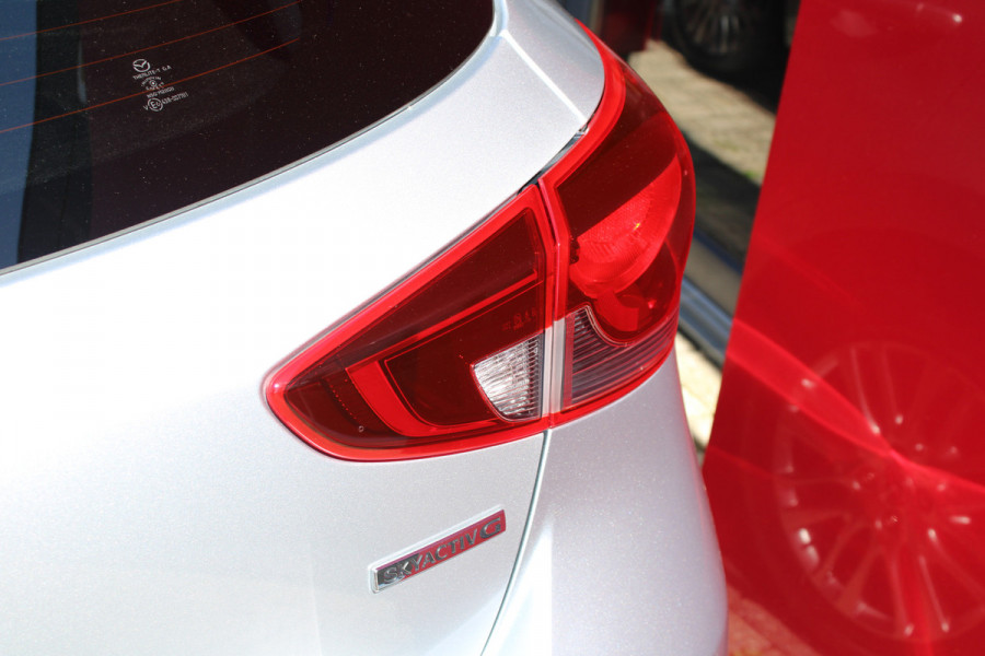 Mazda 2 1.5 Skyactiv-G Automaat | Stoel/stuurverwarming | Camera | All-season | Head-up Display