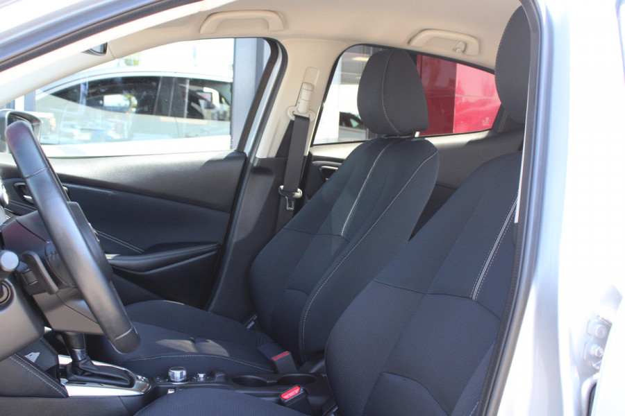 Mazda 2 1.5 Skyactiv-G Automaat | Stoel/stuurverwarming | Camera | All-season | Head-up Display