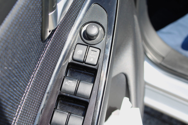 Mazda 2 1.5 Skyactiv-G Automaat | Stoel/stuurverwarming | Camera | All-season | Head-up Display