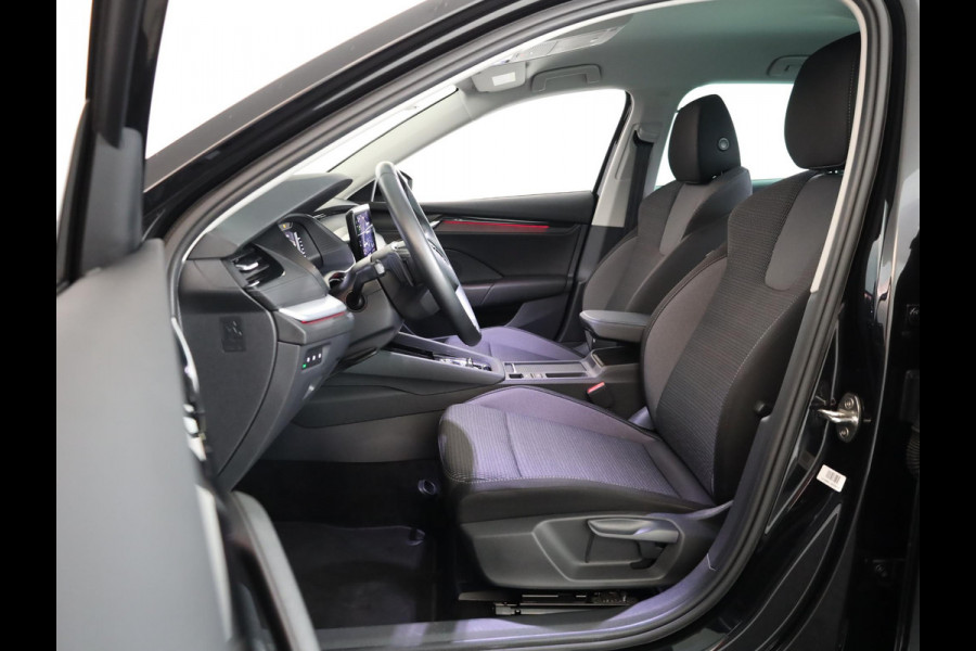 Škoda Octavia Combi 1.0 e-TSI Ambition 110 pk Automaat (DSG) | Navigatie | Parkeersensoren | LED koplampen | Stoelverwarming | Apple Carplay/Android Auto |