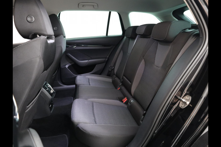 Škoda Octavia Combi 1.0 e-TSI Ambition 110 pk Automaat (DSG) | Navigatie | Parkeersensoren | LED koplampen | Stoelverwarming | Apple Carplay/Android Auto |
