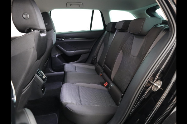 Škoda Octavia Combi 1.0 e-TSI Ambition 110 pk Automaat (DSG) | Navigatie | Parkeersensoren | LED koplampen | Stoelverwarming | Apple Carplay/Android Auto |