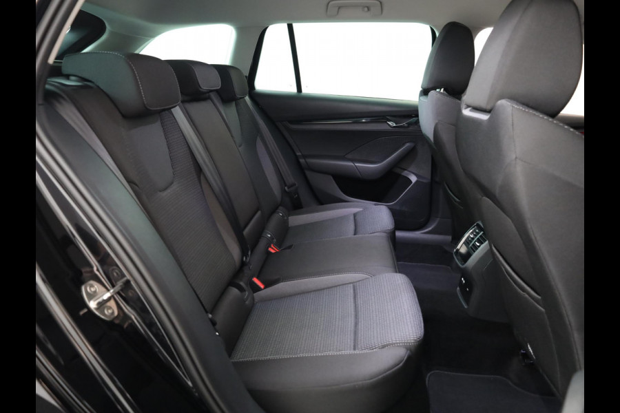 Škoda Octavia Combi 1.0 e-TSI Ambition 110 pk Automaat (DSG) | Navigatie | Parkeersensoren | LED koplampen | Stoelverwarming | Apple Carplay/Android Auto |