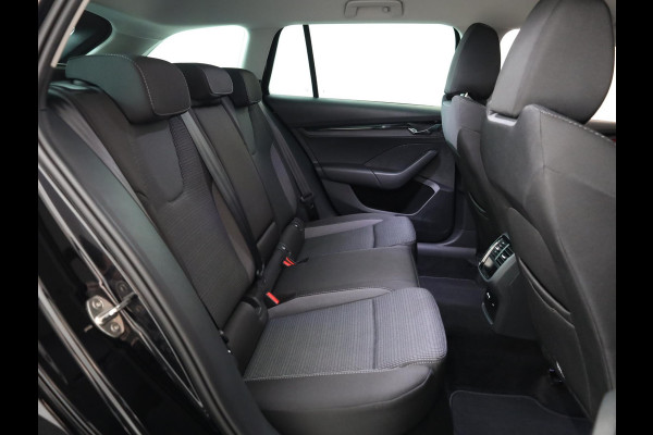 Škoda Octavia Combi 1.0 e-TSI Ambition 110 pk Automaat (DSG) | Navigatie | Parkeersensoren | LED koplampen | Stoelverwarming | Apple Carplay/Android Auto |
