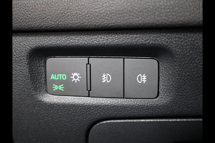 Škoda Octavia Combi 1.0 e-TSI Ambition 110 pk Automaat (DSG) | Navigatie | Parkeersensoren | LED koplampen | Stoelverwarming | Apple Carplay/Android Auto |