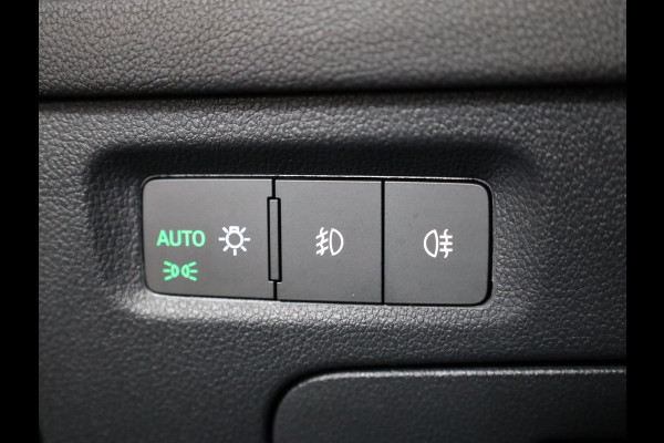 Škoda Octavia Combi 1.0 e-TSI Ambition 110 pk Automaat (DSG) | Navigatie | Parkeersensoren | LED koplampen | Stoelverwarming | Apple Carplay/Android Auto |
