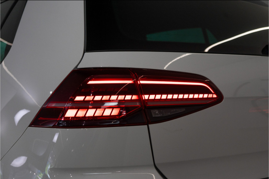 Volkswagen Golf 1.4 TSI Highline Business R 150PK | Discover Navi | Apple Carplay | Stoelverw. | Garantie GERESERVEERD