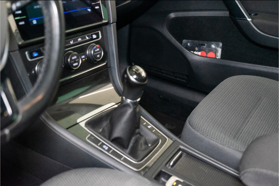 Volkswagen Golf 1.4 TSI Highline Business R 150PK | Discover Navi | Apple Carplay | Stoelverw. | Garantie GERESERVEERD