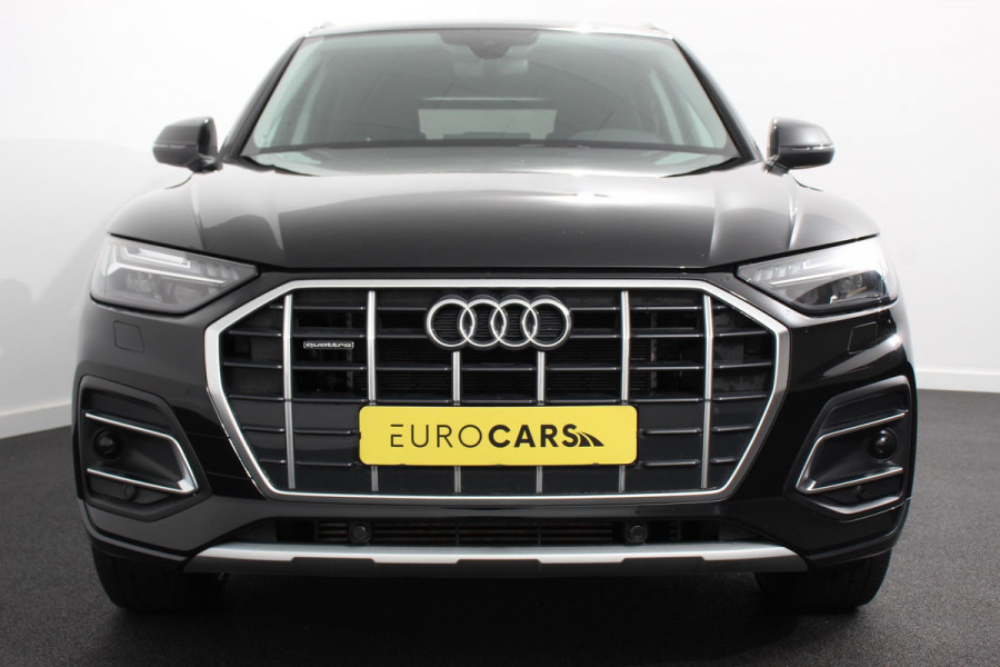 Audi Q5 50 TFSI e quattro PHEV Prestige Navigatie Apple Carplay/Android Auto Adaptive Cruise Control Parkeersensoren Camera Lane Assist Elektrische achterklep Matrix LED koplampen Dynamische knipperlichten Inklapbare trekhaak Virtual Cockpit Stoelverwarming Privacyglass Ambienteverlichting Multicolor