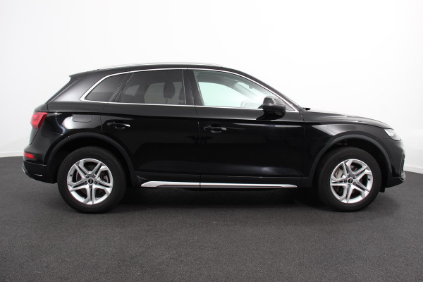 Audi Q5 50 TFSI e quattro PHEV Prestige Navigatie Apple Carplay/Android Auto Adaptive Cruise Control Parkeersensoren Camera Lane Assist Elektrische achterklep Matrix LED koplampen Dynamische knipperlichten Inklapbare trekhaak Virtual Cockpit Stoelverwarming Privacyglass Ambienteverlichting Multicolor