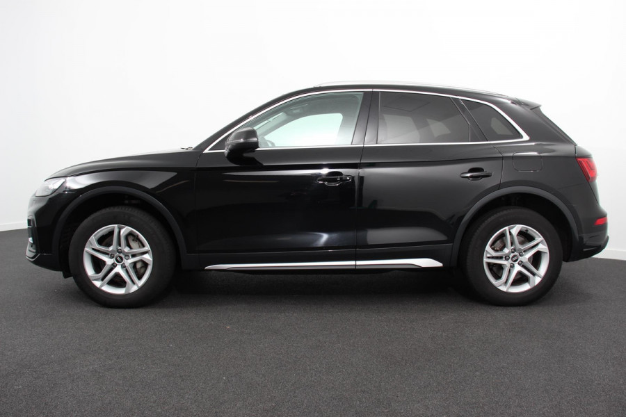 Audi Q5 50 TFSI e quattro PHEV Prestige Navigatie Apple Carplay/Android Auto Adaptive Cruise Control Parkeersensoren Camera Lane Assist Elektrische achterklep Matrix LED koplampen Dynamische knipperlichten Inklapbare trekhaak Virtual Cockpit Stoelverwarming Privacyglass Ambienteverlichting Multicolor