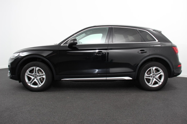 Audi Q5 50 TFSI e quattro PHEV Prestige Navigatie Apple Carplay/Android Auto Adaptive Cruise Control Parkeersensoren Camera Lane Assist Elektrische achterklep Matrix LED koplampen Dynamische knipperlichten Inklapbare trekhaak Virtual Cockpit Stoelverwarming Privacyglass Ambienteverlichting Multicolor