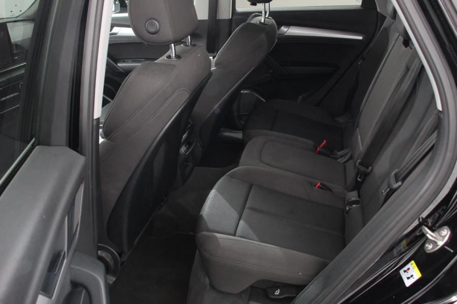 Audi Q5 50 TFSI e quattro PHEV Prestige Navigatie Apple Carplay/Android Auto Adaptive Cruise Control Parkeersensoren Camera Lane Assist Elektrische achterklep Matrix LED koplampen Dynamische knipperlichten Inklapbare trekhaak Virtual Cockpit Stoelverwarming Privacyglass Ambienteverlichting Multicolor