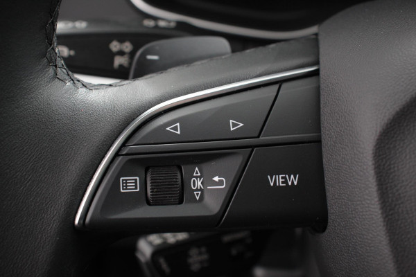 Audi Q5 50 TFSI e quattro PHEV Prestige Navigatie Apple Carplay/Android Auto Adaptive Cruise Control Parkeersensoren Camera Lane Assist Elektrische achterklep Matrix LED koplampen Dynamische knipperlichten Inklapbare trekhaak Virtual Cockpit Stoelverwarming Privacyglass Ambienteverlichting Multicolor
