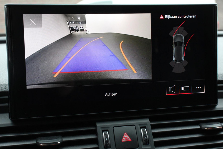 Audi Q5 50 TFSI e quattro PHEV Prestige Navigatie Apple Carplay/Android Auto Adaptive Cruise Control Parkeersensoren Camera Lane Assist Elektrische achterklep Matrix LED koplampen Dynamische knipperlichten Inklapbare trekhaak Virtual Cockpit Stoelverwarming Privacyglass Ambienteverlichting Multicolor