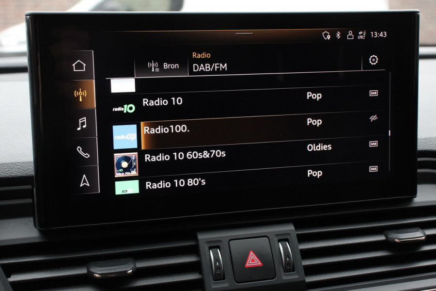 Audi Q5 50 TFSI e quattro PHEV Prestige Navigatie Apple Carplay/Android Auto Adaptive Cruise Control Parkeersensoren Camera Lane Assist Elektrische achterklep Matrix LED koplampen Dynamische knipperlichten Inklapbare trekhaak Virtual Cockpit Stoelverwarming Privacyglass Ambienteverlichting Multicolor