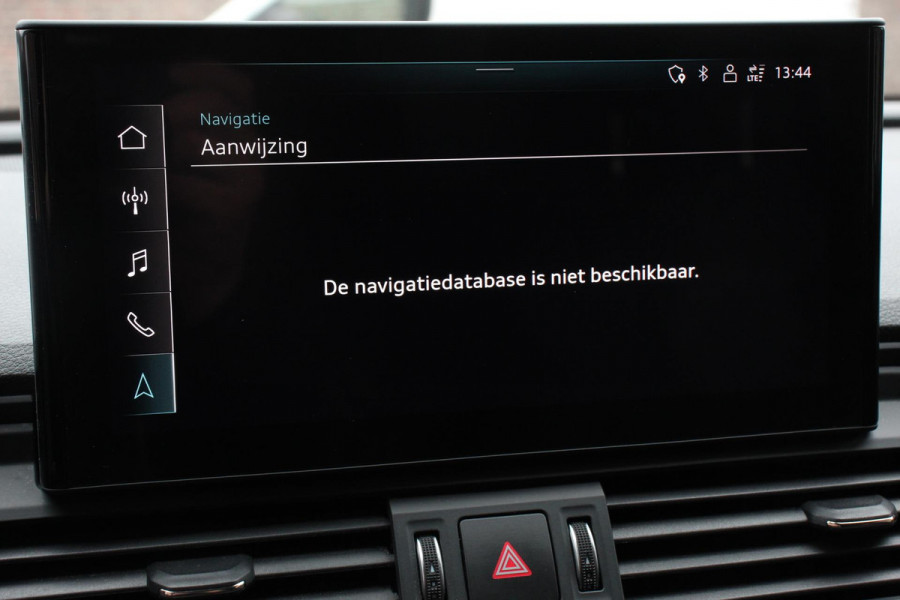Audi Q5 50 TFSI e quattro PHEV Prestige Navigatie Apple Carplay/Android Auto Adaptive Cruise Control Parkeersensoren Camera Lane Assist Elektrische achterklep Matrix LED koplampen Dynamische knipperlichten Inklapbare trekhaak Virtual Cockpit Stoelverwarming Privacyglass Ambienteverlichting Multicolor