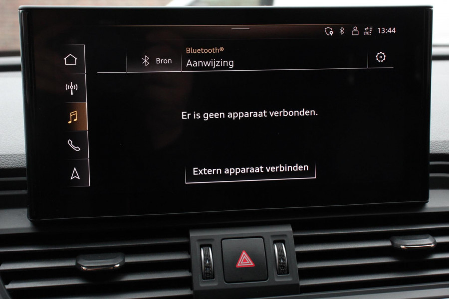 Audi Q5 50 TFSI e quattro PHEV Prestige Navigatie Apple Carplay/Android Auto Adaptive Cruise Control Parkeersensoren Camera Lane Assist Elektrische achterklep Matrix LED koplampen Dynamische knipperlichten Inklapbare trekhaak Virtual Cockpit Stoelverwarming Privacyglass Ambienteverlichting Multicolor