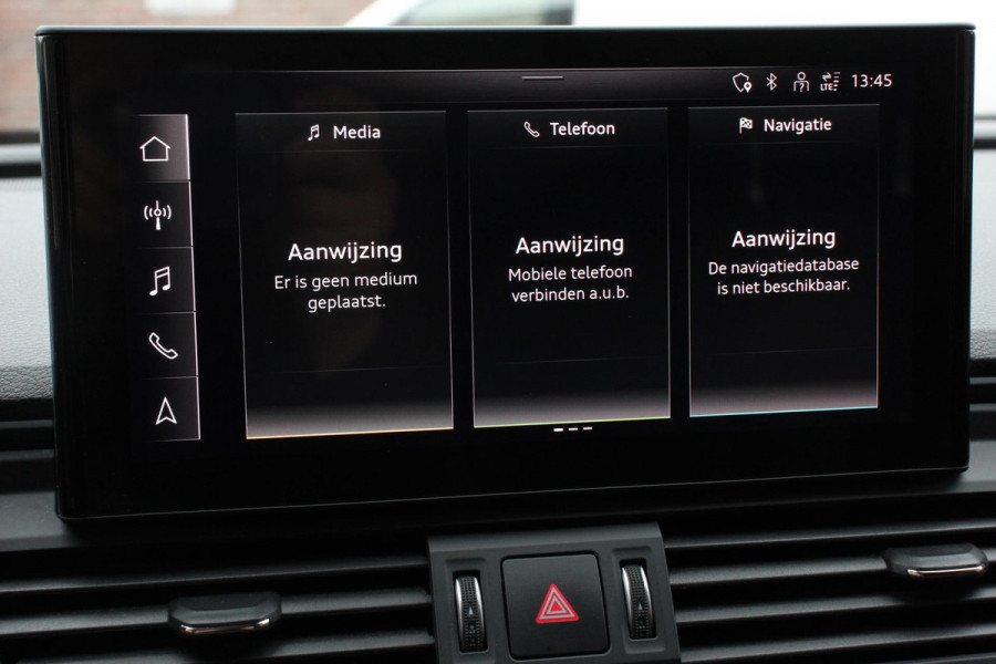 Audi Q5 50 TFSI e quattro PHEV Prestige Navigatie Apple Carplay/Android Auto Adaptive Cruise Control Parkeersensoren Camera Lane Assist Elektrische achterklep Matrix LED koplampen Dynamische knipperlichten Inklapbare trekhaak Virtual Cockpit Stoelverwarming Privacyglass Ambienteverlichting Multicolor