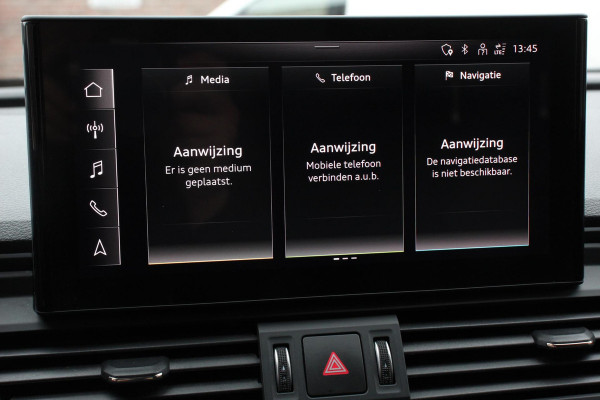 Audi Q5 50 TFSI e quattro PHEV Prestige Navigatie Apple Carplay/Android Auto Adaptive Cruise Control Parkeersensoren Camera Lane Assist Elektrische achterklep Matrix LED koplampen Dynamische knipperlichten Inklapbare trekhaak Virtual Cockpit Stoelverwarming Privacyglass Ambienteverlichting Multicolor