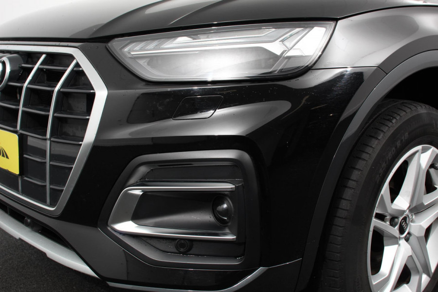 Audi Q5 50 TFSI e quattro PHEV Prestige Navigatie Apple Carplay/Android Auto Adaptive Cruise Control Parkeersensoren Camera Lane Assist Elektrische achterklep Matrix LED koplampen Dynamische knipperlichten Inklapbare trekhaak Virtual Cockpit Stoelverwarming Privacyglass Ambienteverlichting Multicolor