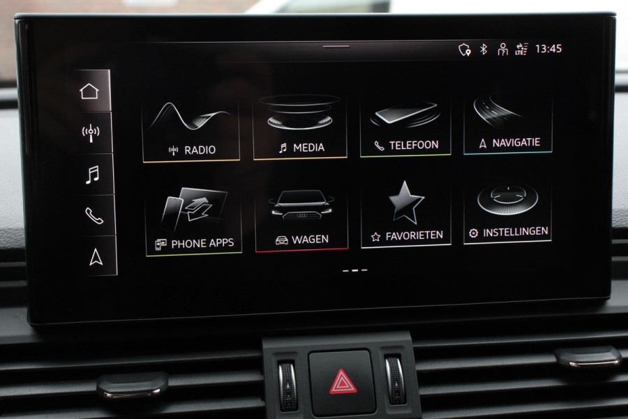 Audi Q5 50 TFSI e quattro PHEV Prestige Navigatie Apple Carplay/Android Auto Adaptive Cruise Control Parkeersensoren Camera Lane Assist Elektrische achterklep Matrix LED koplampen Dynamische knipperlichten Inklapbare trekhaak Virtual Cockpit Stoelverwarming Privacyglass Ambienteverlichting Multicolor