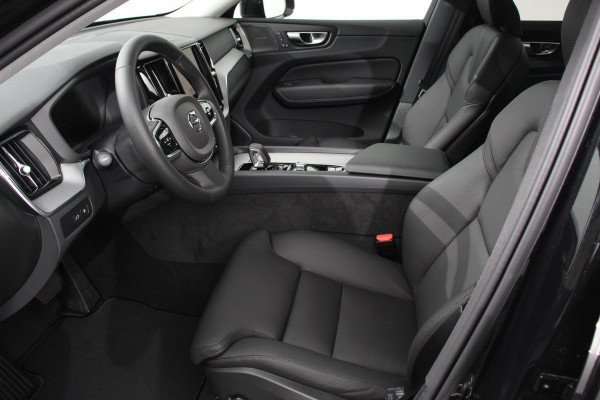 Volvo XC60 2.0 T6 398pk Plug-in hybrid AWD Plus Dark Leder Navigatie Google Harman Kardon Panorama dak Lichtmetalen Velgen 19" Dab Stoelverwarming Camera Led