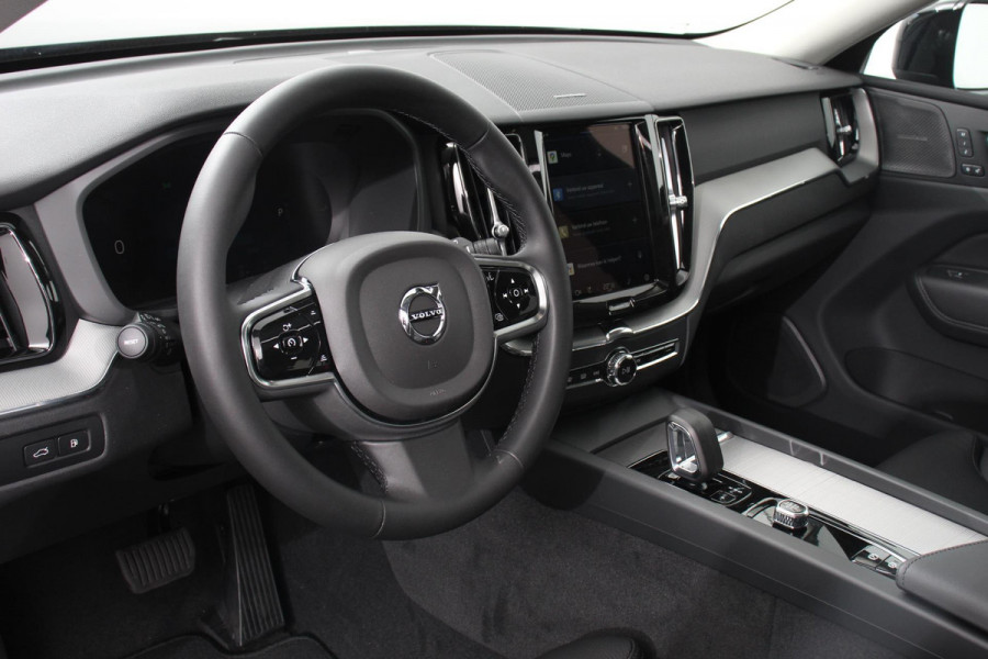 Volvo XC60 2.0 T6 398pk Plug-in hybrid AWD Plus Dark Leder Navigatie Google Harman Kardon Panorama dak Lichtmetalen Velgen 19" Dab Stoelverwarming Camera Led
