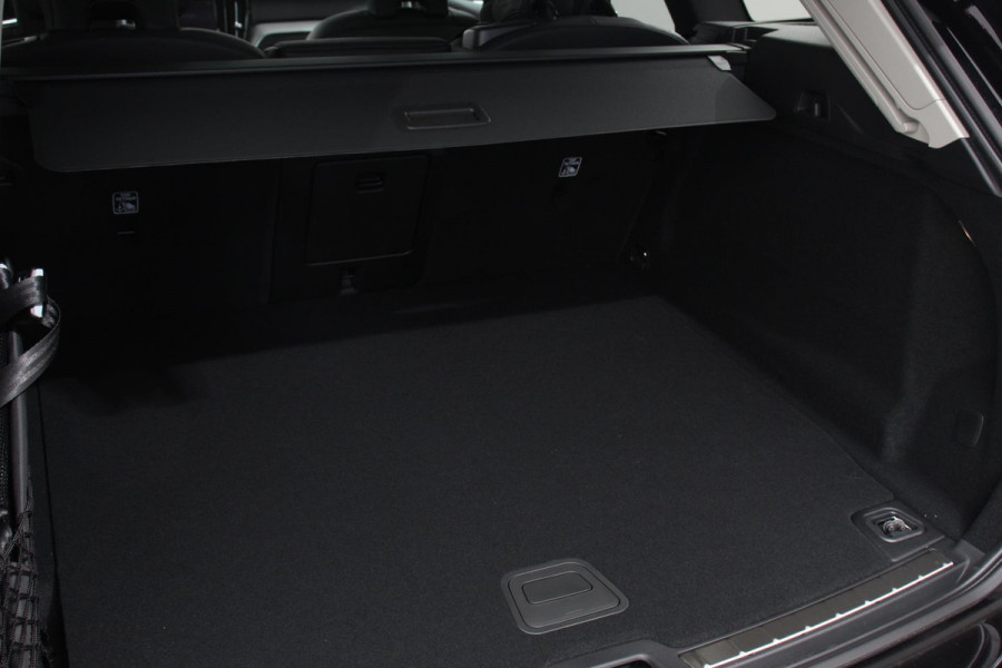 Volvo XC60 2.0 T6 398pk Plug-in hybrid AWD Plus Dark Leder Navigatie Google Harman Kardon Panorama dak Lichtmetalen Velgen 19" Dab Stoelverwarming Camera Led