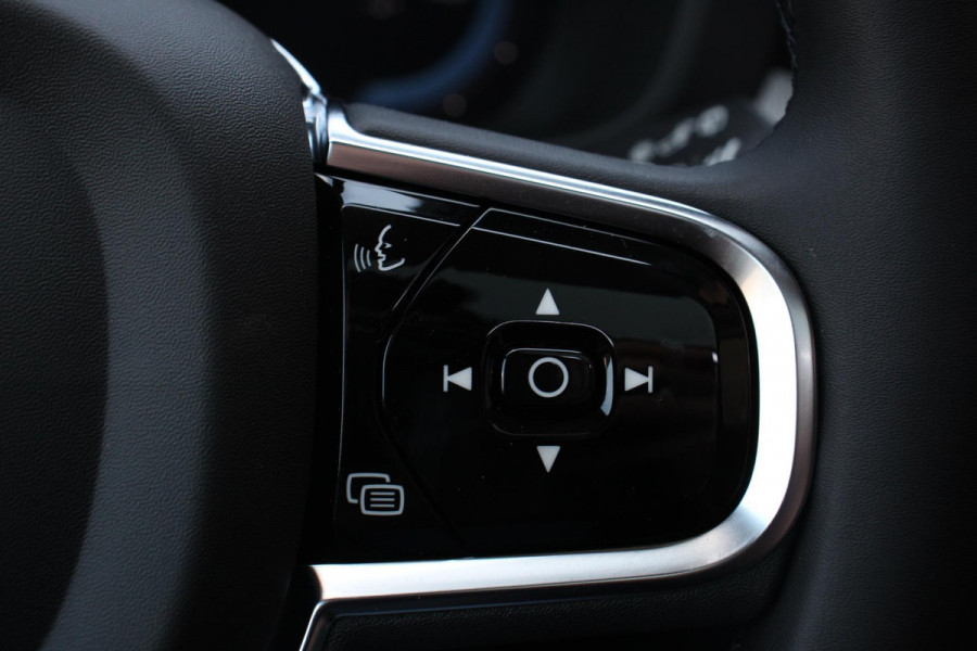 Volvo XC60 2.0 T6 398pk Plug-in hybrid AWD Plus Dark Leder Navigatie Google Harman Kardon Panorama dak Lichtmetalen Velgen 19" Dab Stoelverwarming Camera Led