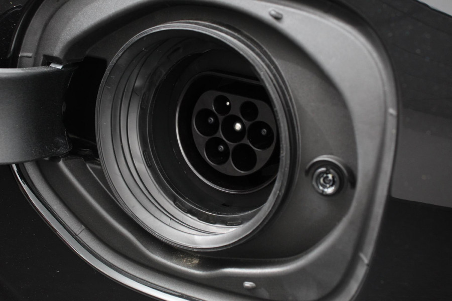 Volvo XC60 2.0 T6 398pk Plug-in hybrid AWD Plus Dark Leder Navigatie Google Harman Kardon Panorama dak Lichtmetalen Velgen 19" Dab Stoelverwarming Camera Led