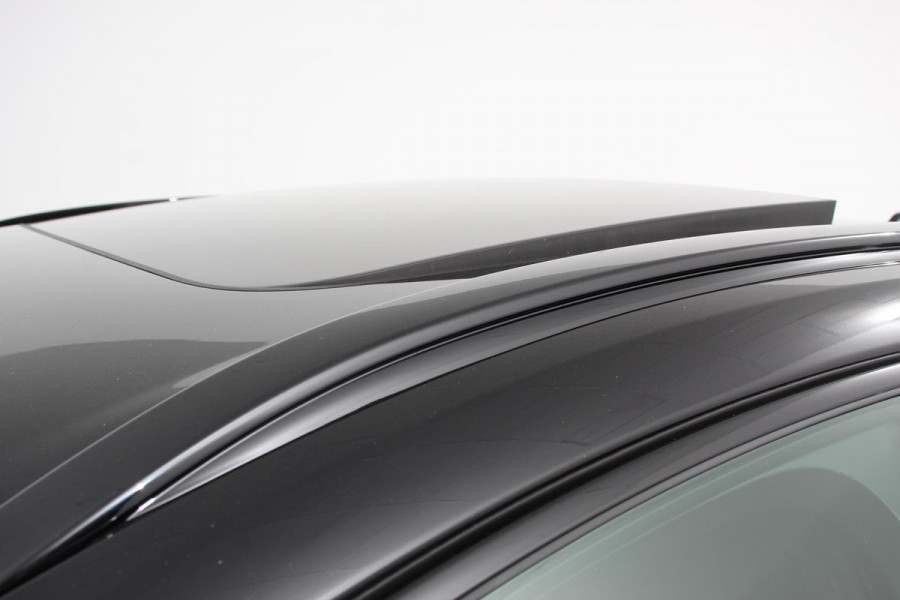 Volvo XC60 2.0 T6 398pk Plug-in hybrid AWD Plus Dark Leder Navigatie Google Harman Kardon Panorama dak Lichtmetalen Velgen 19" Dab Stoelverwarming Camera Led