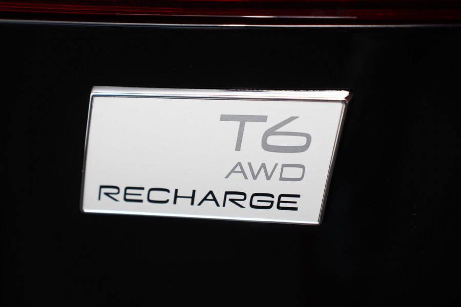 Volvo XC60 2.0 T6 398pk Plug-in hybrid AWD Plus Dark Leder Navigatie Google Harman Kardon Panorama dak Lichtmetalen Velgen 19" Dab Stoelverwarming Camera Led