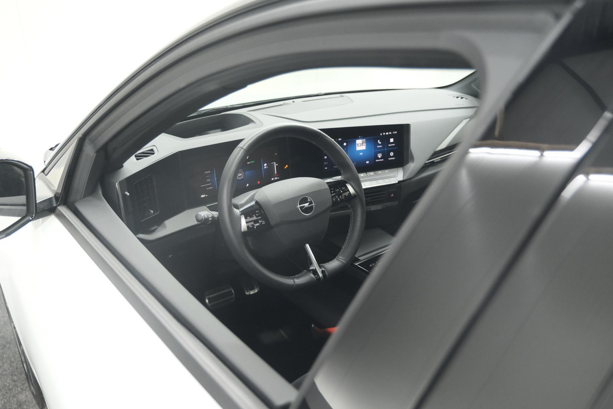 Opel Astra Electric 54 kWh GS Ultimate | Elektrisch Panoramdak | 360 Camera | Winterpakket | 18 Inch Lichtmetalen Velgen Opel Astra Electric 54 kWh GS Ultimate | Elektrisch Panoramdak | 360 Camera | Winterpakket | 18 Inch Lichtmetalen Velgen