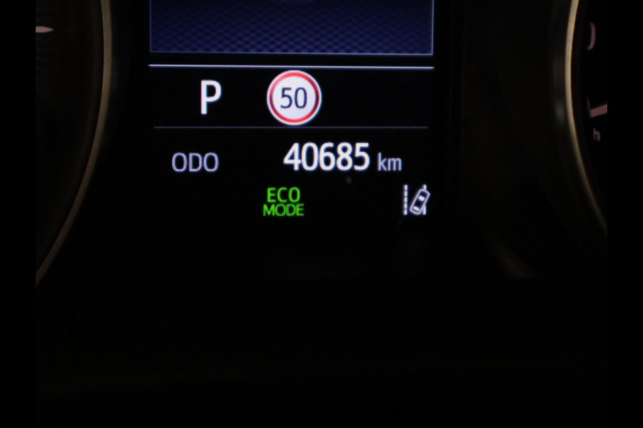 Toyota C-HR 2.0 Hybrid Executive 184 PK | Navigatie | JBL audio | Stoelverwarming | Half Leder |