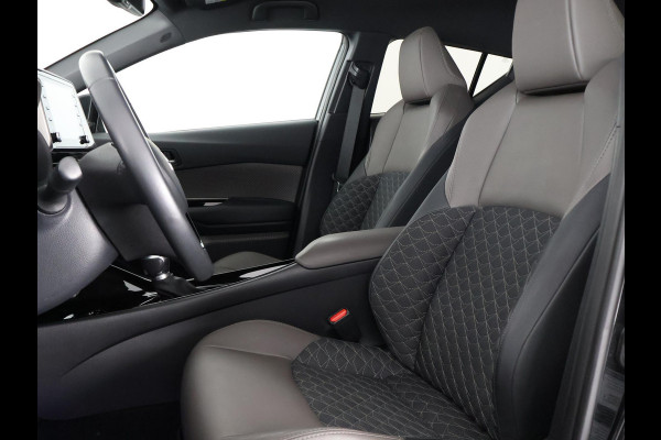 Toyota C-HR 2.0 Hybrid Executive 184 PK | Navigatie | JBL audio | Stoelverwarming | Half Leder |